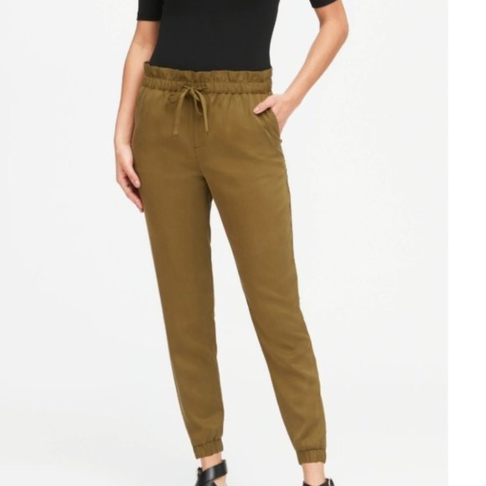 Banana Republic Tencel paperbag jogger Cindered Olive Green size large